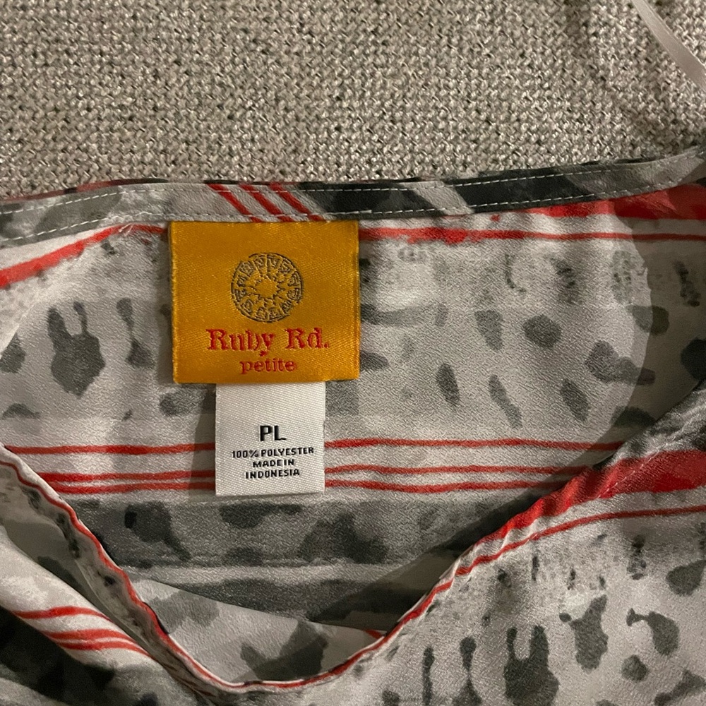 Ruby Rd. Gray and Red Patterned Top - Picture 5 of 5